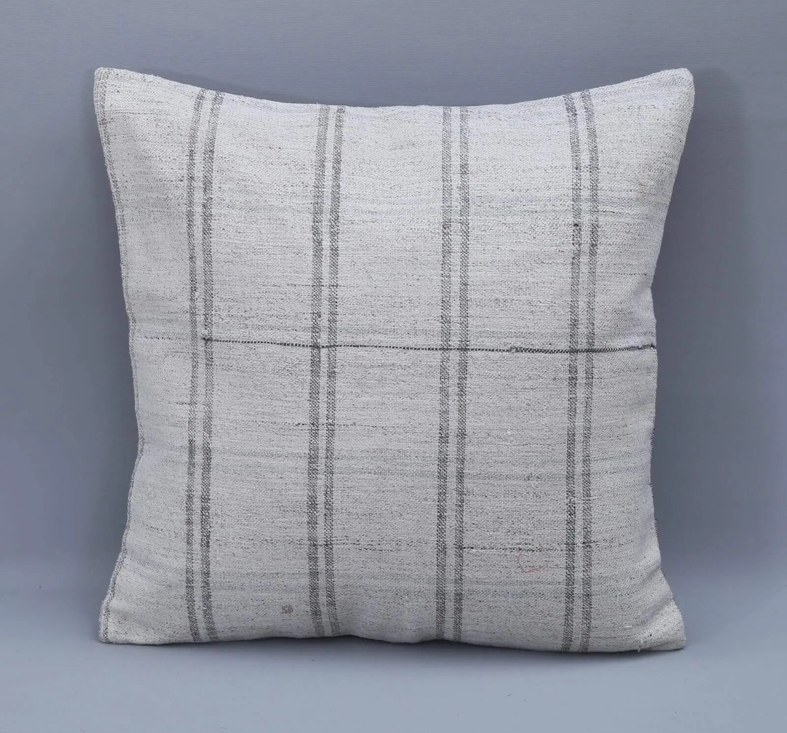 RC 27266 1 WHITE PILLOWS